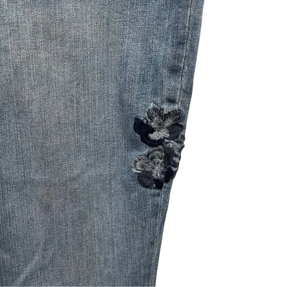NYDJ Boyfriend Jeans Women Size 12 Blue Denim with Flower Embroidered 5 Pocket - Picture 6 of 13
